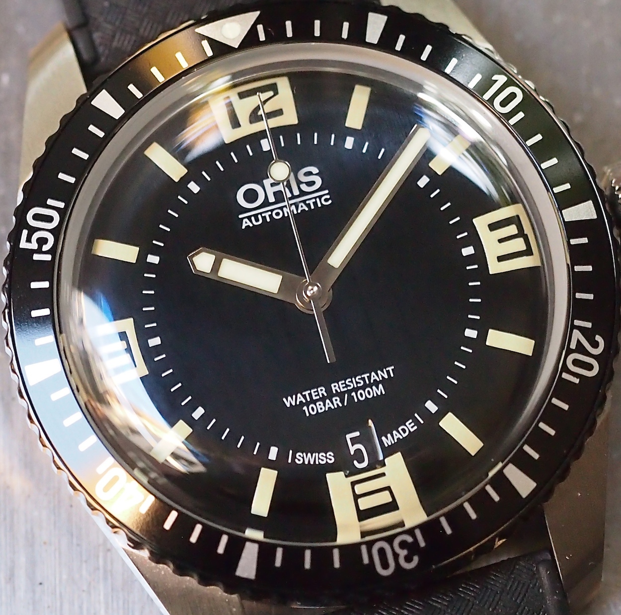 Oris Divers Sixty-Five dial